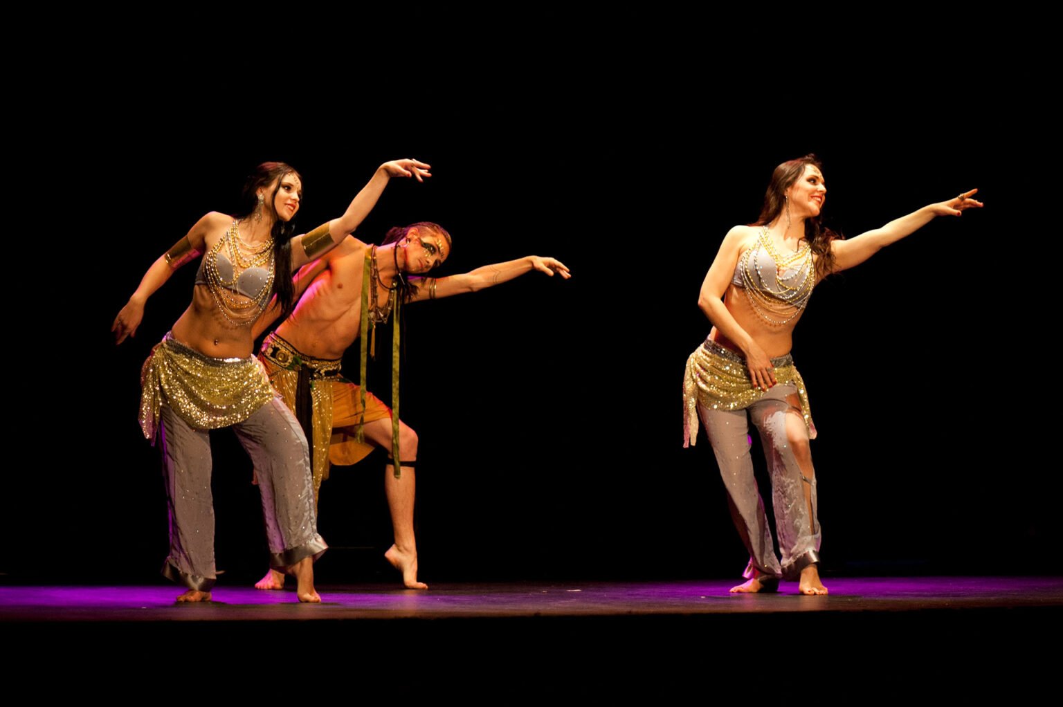 Bellydance company : Louna, Sarah, Ilan Rivière