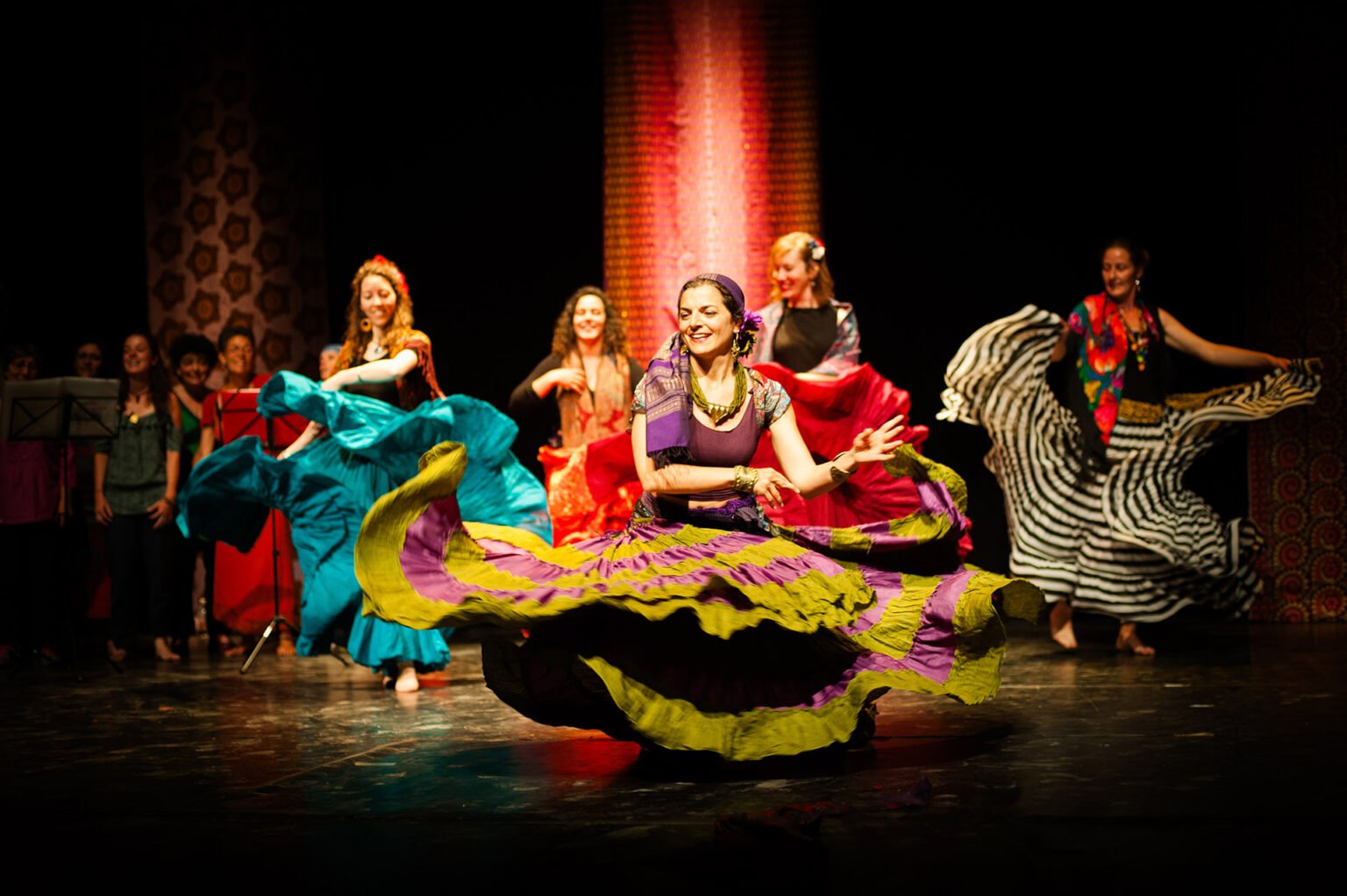 Rom dancers on stage
