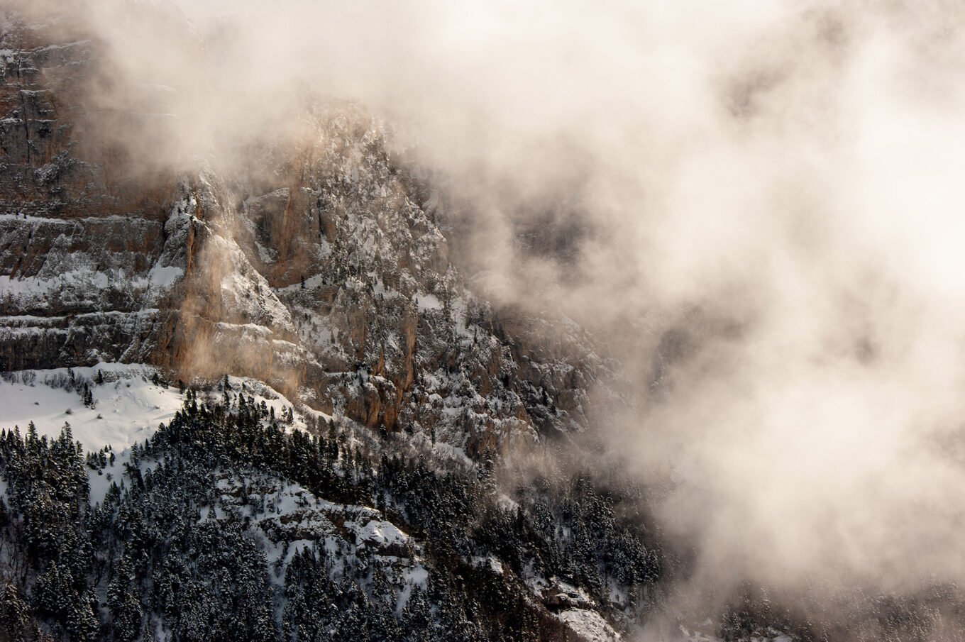 Photographe paysage falaises du Vercors en hiver