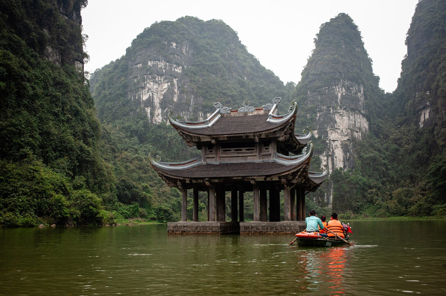 Voyage Vietnam - Ninh Binh, la baie d'Ha Long des terres - Bateliers de Trang An