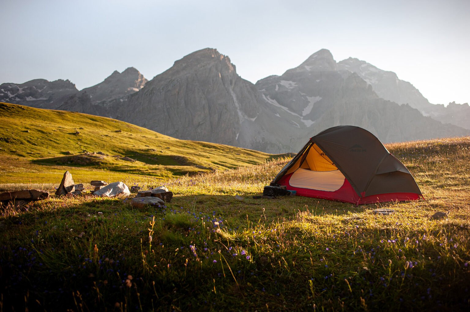 Photographie professionnelle randonnée montagne, bivouac au lac des Cerces