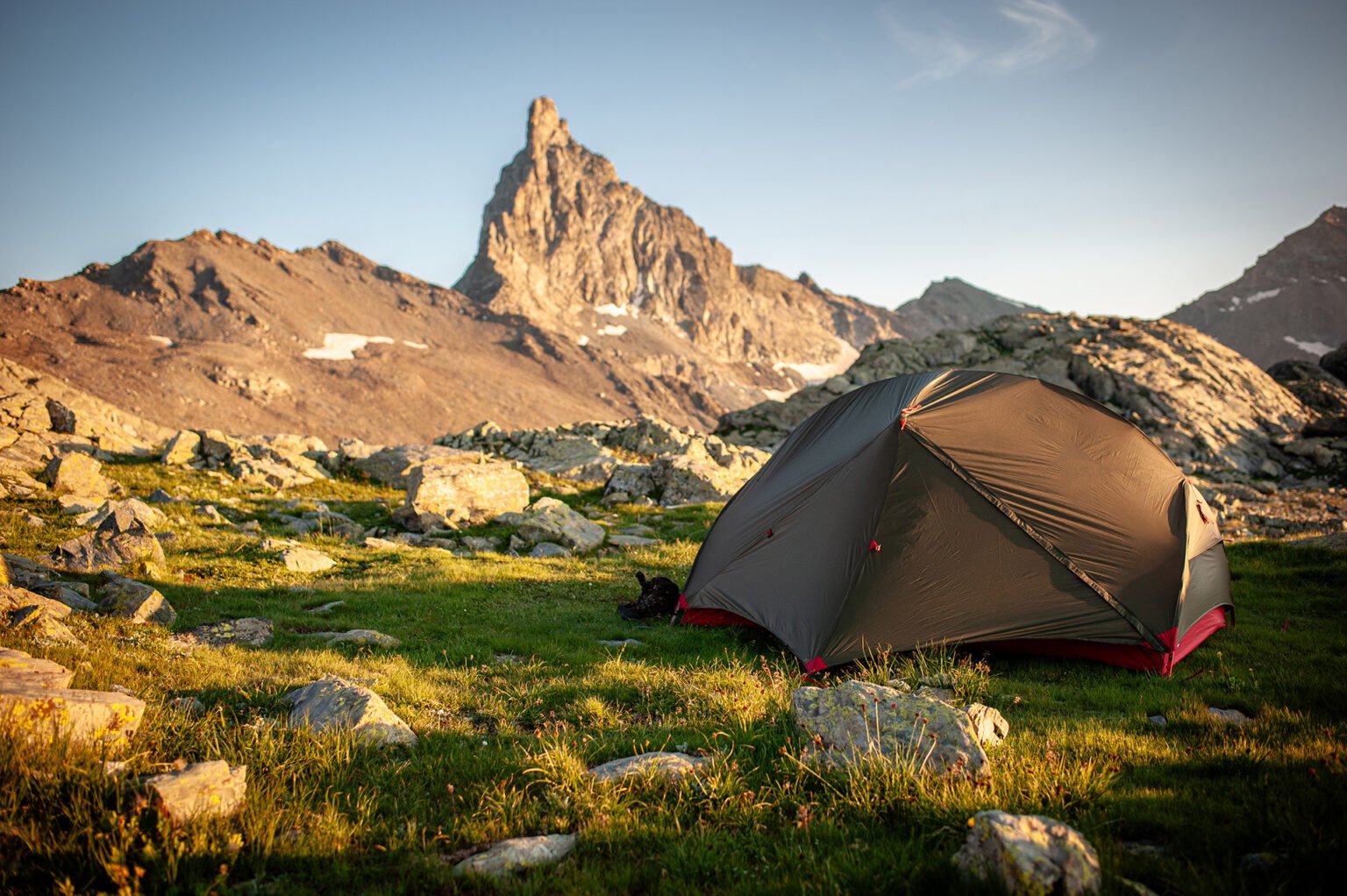 Photographie professionnelle randonnée montagne, bivouac à la Tête des Toillies, Queyras