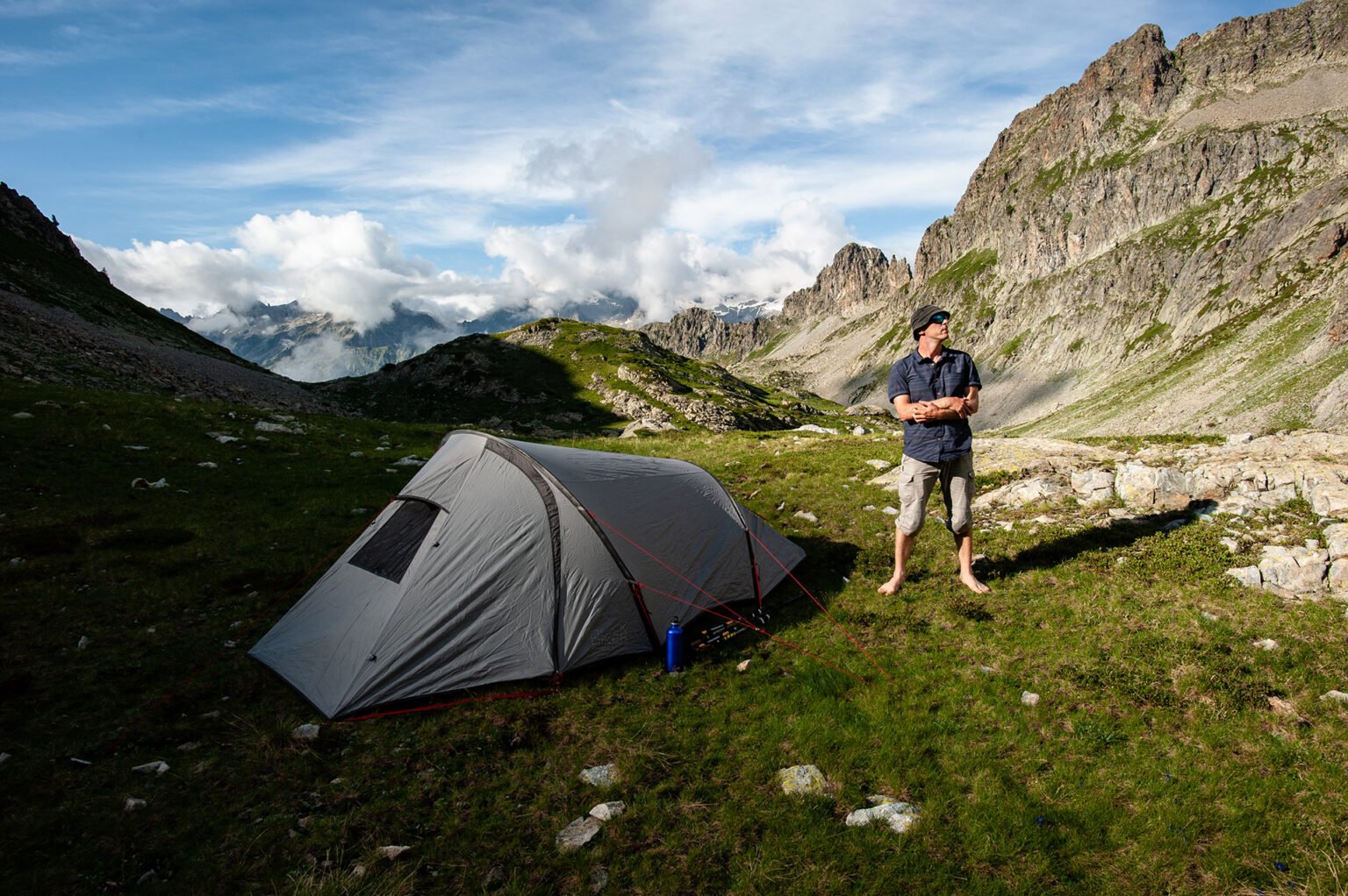 Photographie professionnelle randonnée montagne, bivouac aux lacs de Pétarel, Valgaudemar, Écrins