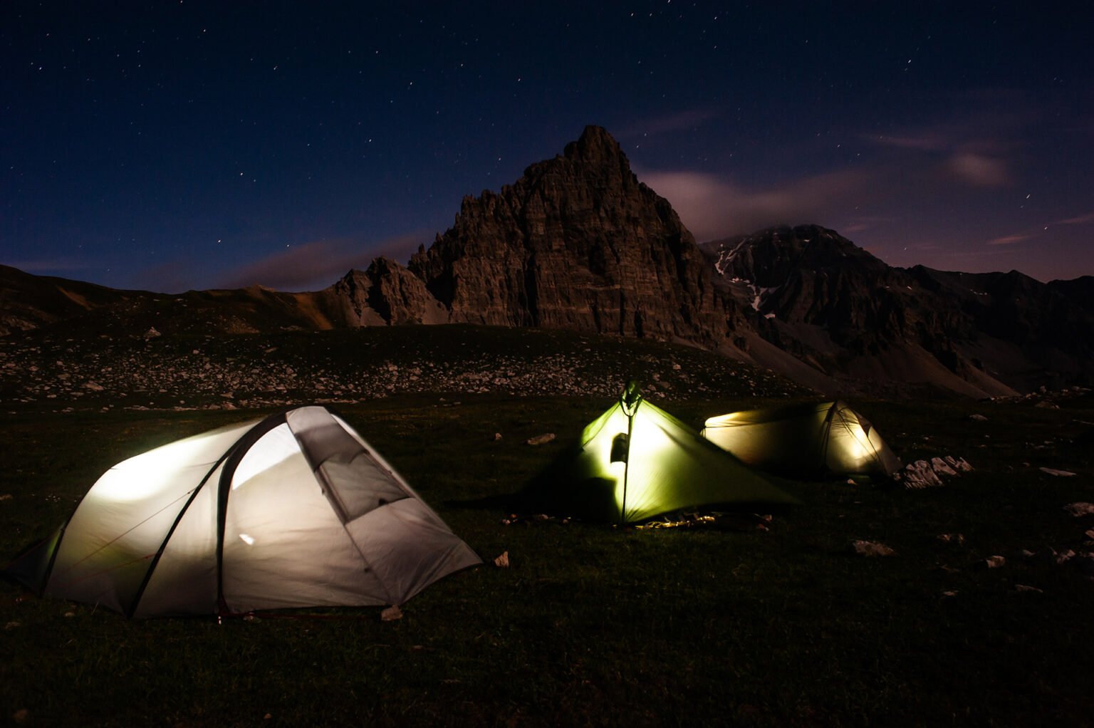 Photographie professionnelle randonnée montagne, bivouac dans la vallée de la Clarée