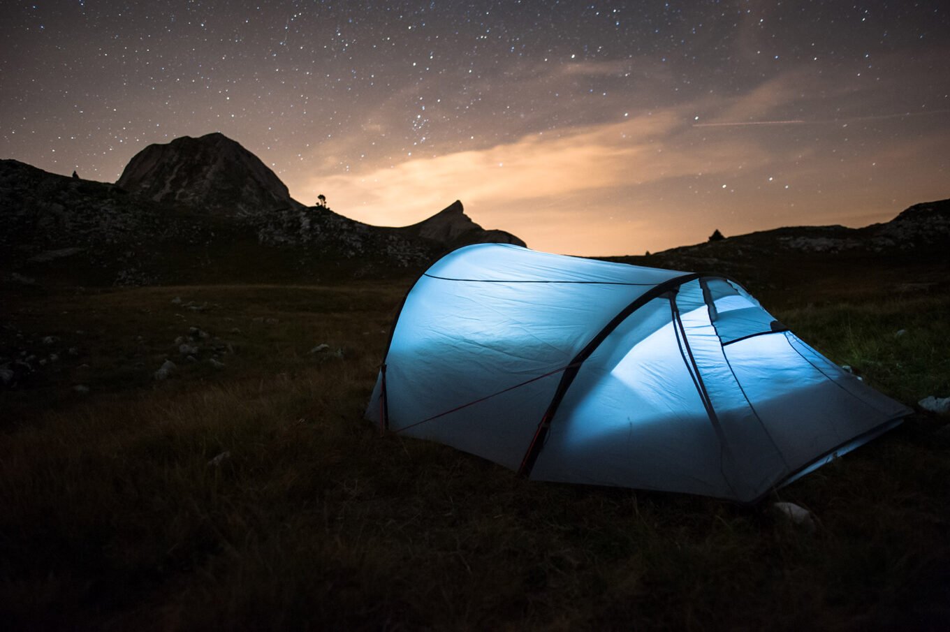 Photographie professionnelle randonnée montagne, bivouac dans le Vercors