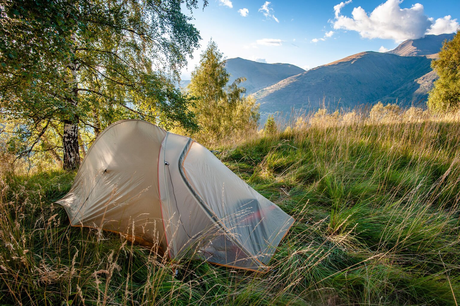 Photographie professionnelle randonnée montagne, bivouac dans le Parc des Écrins