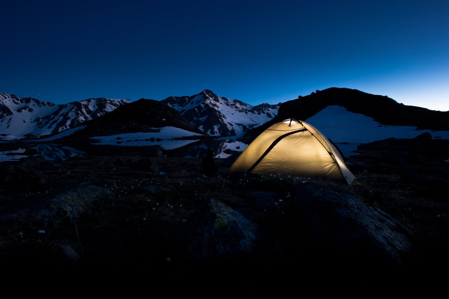 Photographie professionnelle randonnée montagne, bivouac à Valmeinier, Savoie