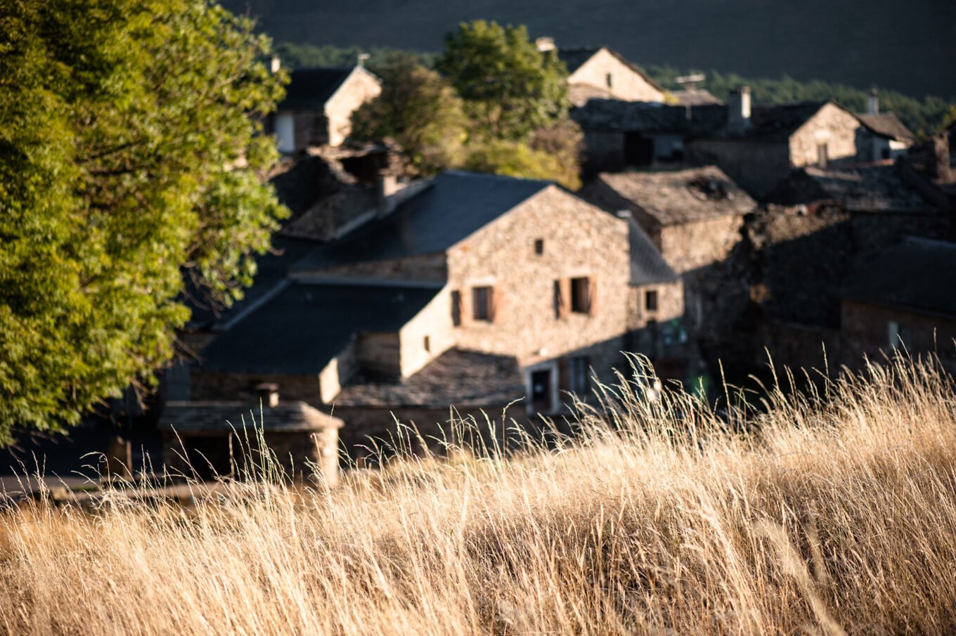 Randonnée bivouac aux Gorges d'Heric et au Caroux - Le petit village de Douch dans le Haut-Languedoc