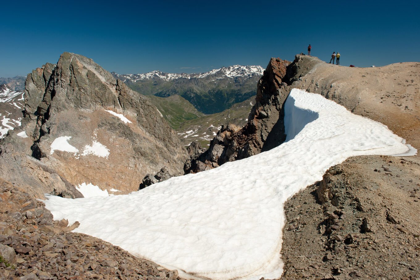 Randonnée Bivouac Clarée Thabor Tour des Cerces - Le sommet du Mont Thabor avec vue sur le massif de la Vanoise en arrière-plan