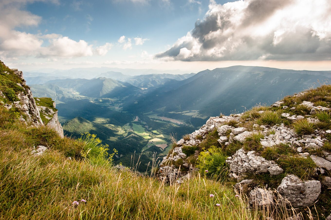 Randonnée bivouac Font d'Urle Vercors - Panorama sur la vallée de Quint depuis le plateau de Font d'Urle