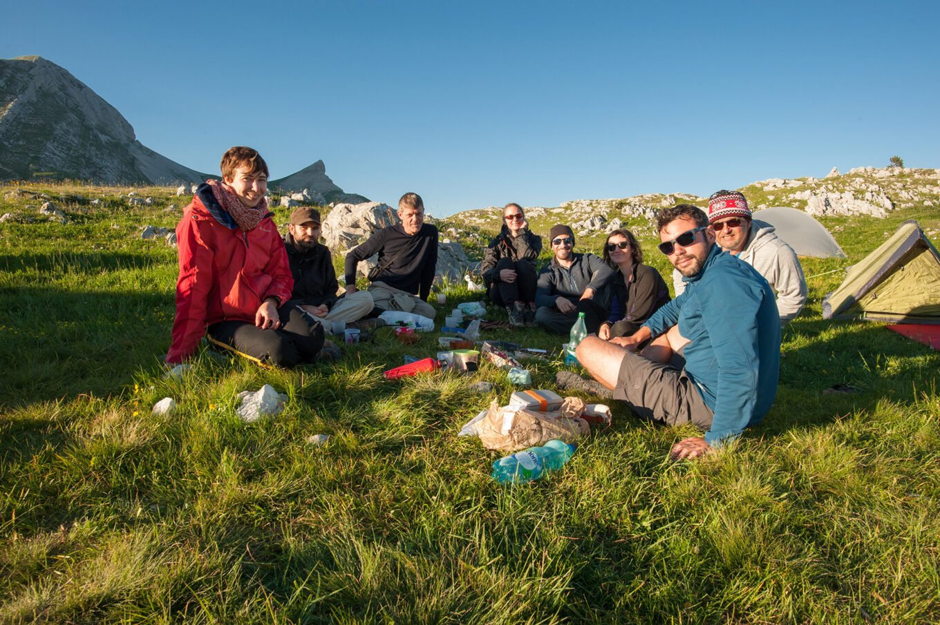 Randonnée Bivouac au Grand Veymont sur les hauts plateaux du Vercors - Bivouac entre amis près de la Cabane des Aiguillettes