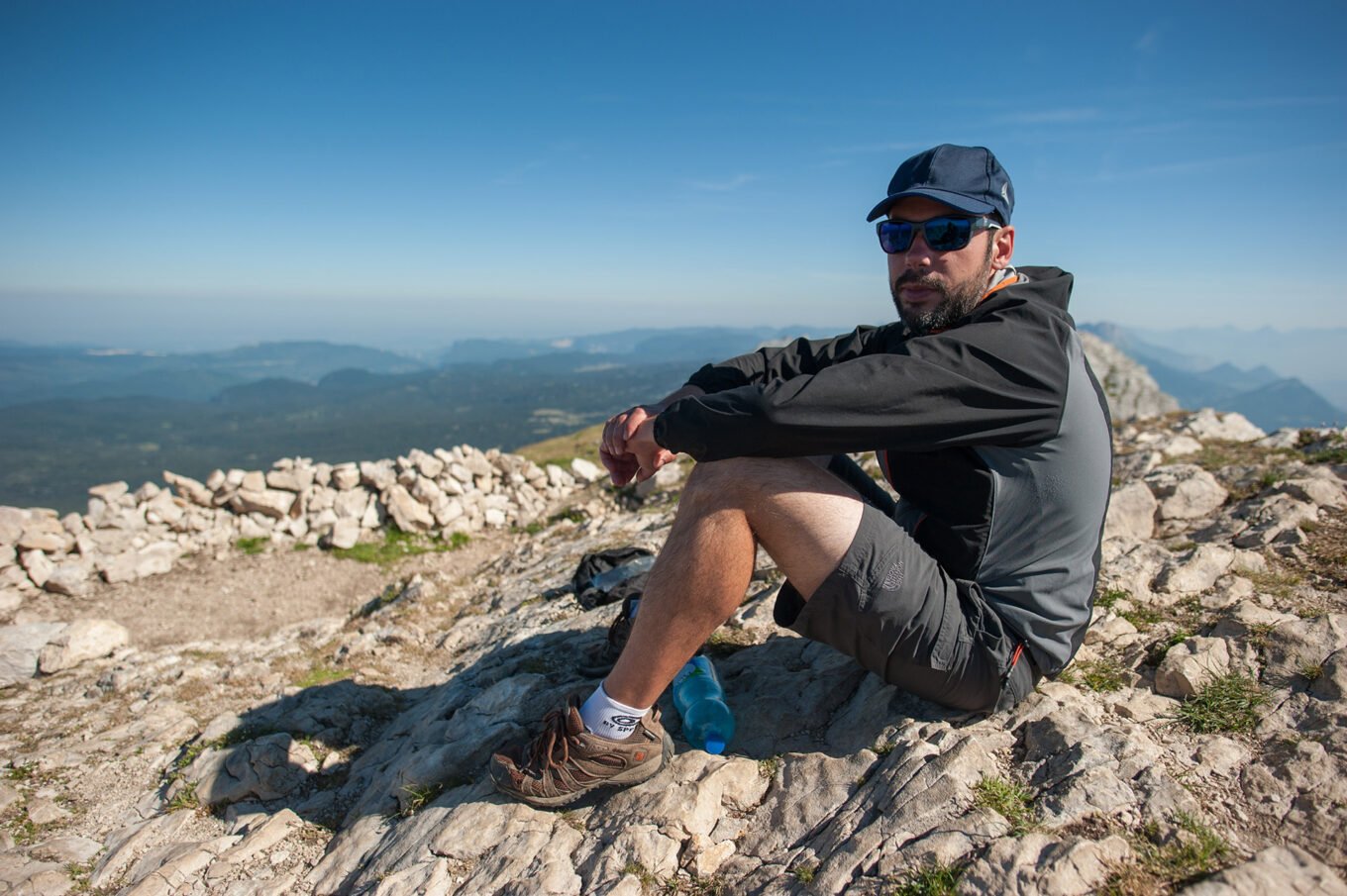 Randonnée Bivouac au Grand Veymont sur les hauts plateaux du Vercors - Jibé, premier arrivé au sommet du Grand Veymont