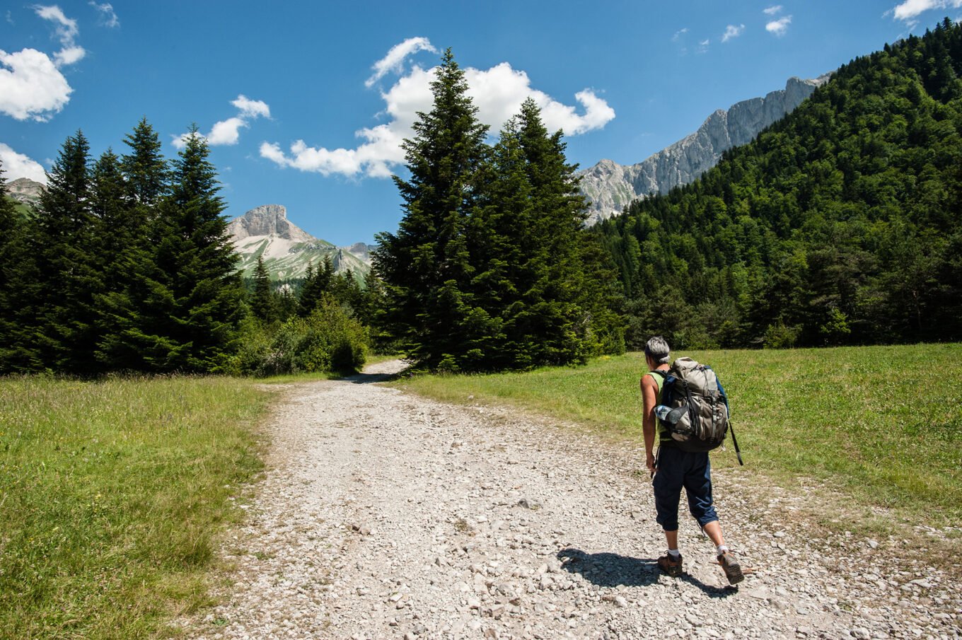 Randonnée bivouac au lac du Lauzon dans le Dévoluy - Début de la randonnée dans le Vallon de la Jarjatte