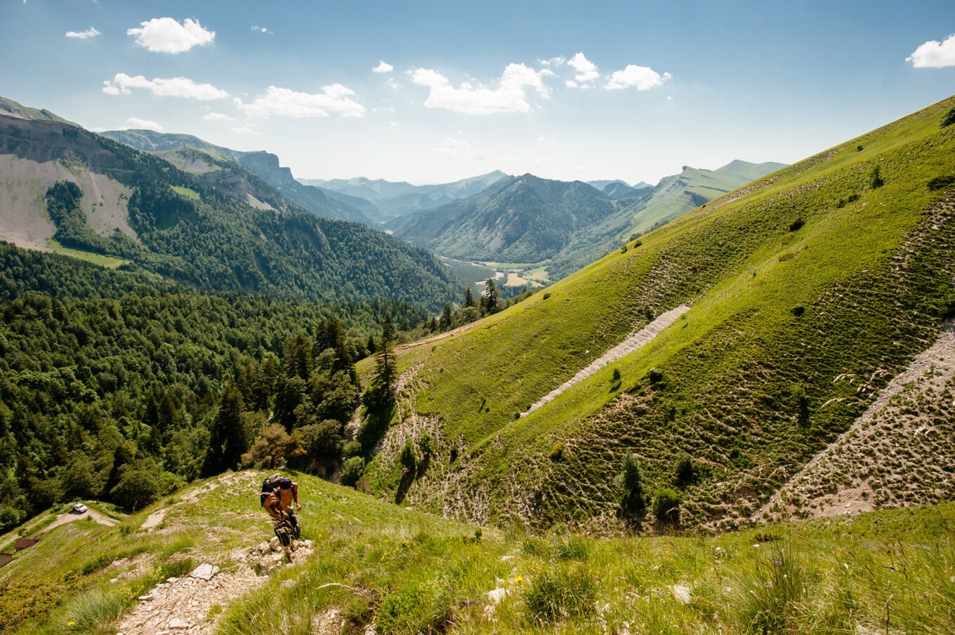 Randonnée bivouac au lac du Lauzon dans le Dévoluy - La raide montée de la Cabane du Fleyrard au Lac du Lauzon