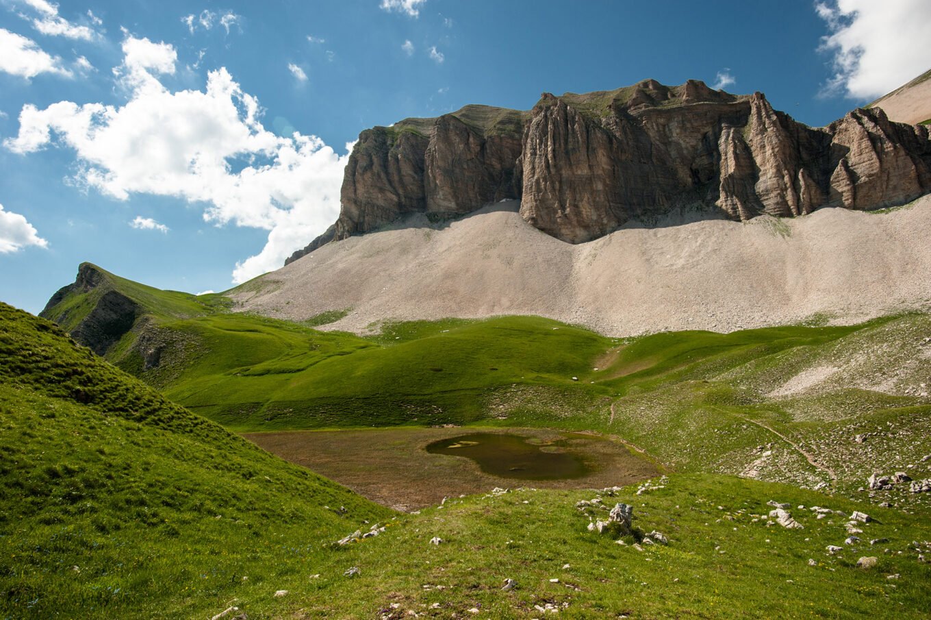 Randonnée bivouac au lac du Lauzon dans le Dévoluy - Le Lac du Lauzon et la Tête de Lauzon