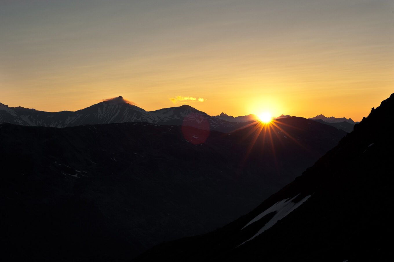 Randonnée bivouac dans le massif du Mont Thabor - Coucher de soleil sur la haute vallée de Valmeinier