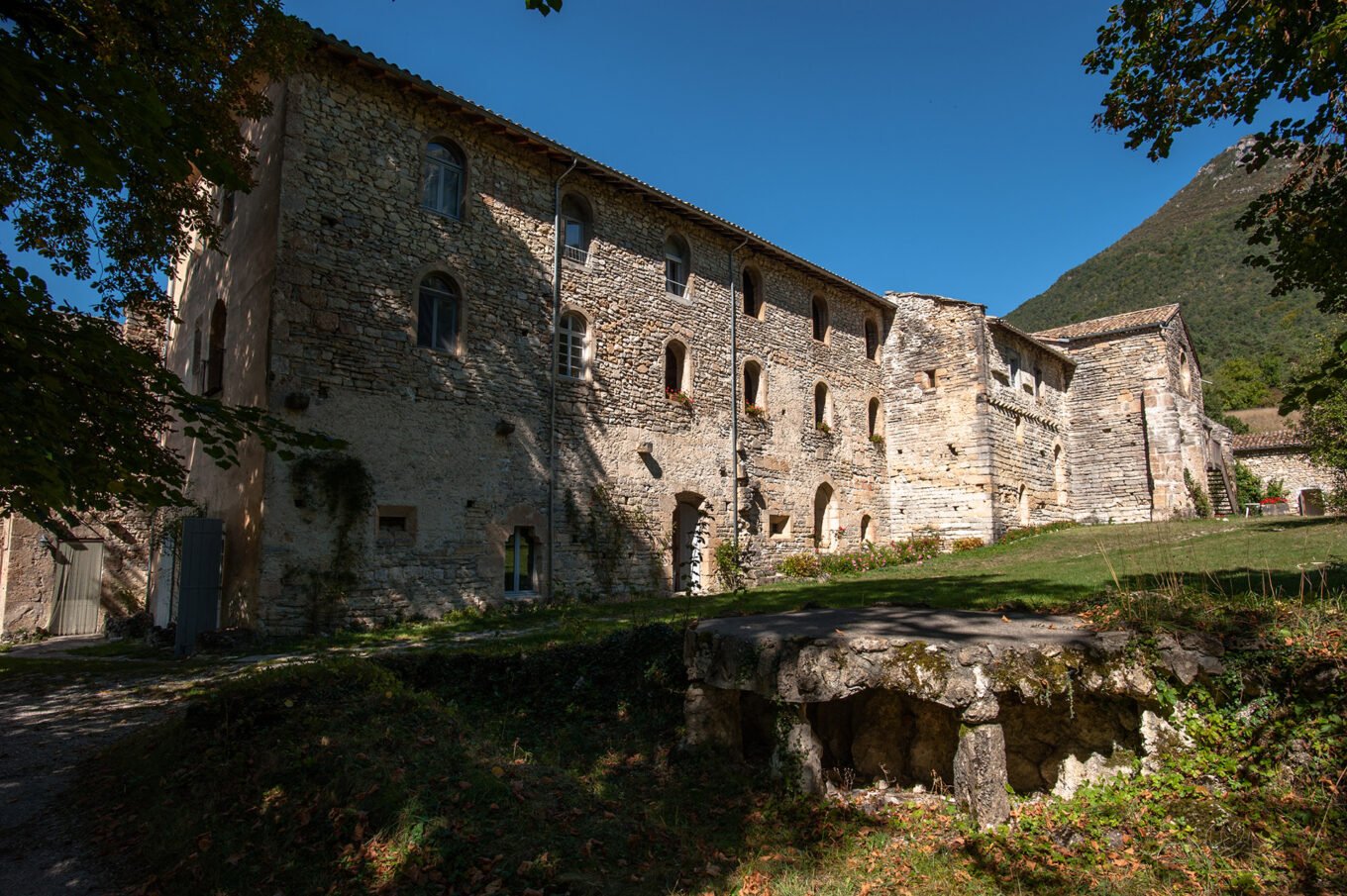 Randonnée Bivouac Vercors de Archiane au Glandasse - L'abbaye de Valcroissant dans le pays de Die au pied du Vercors