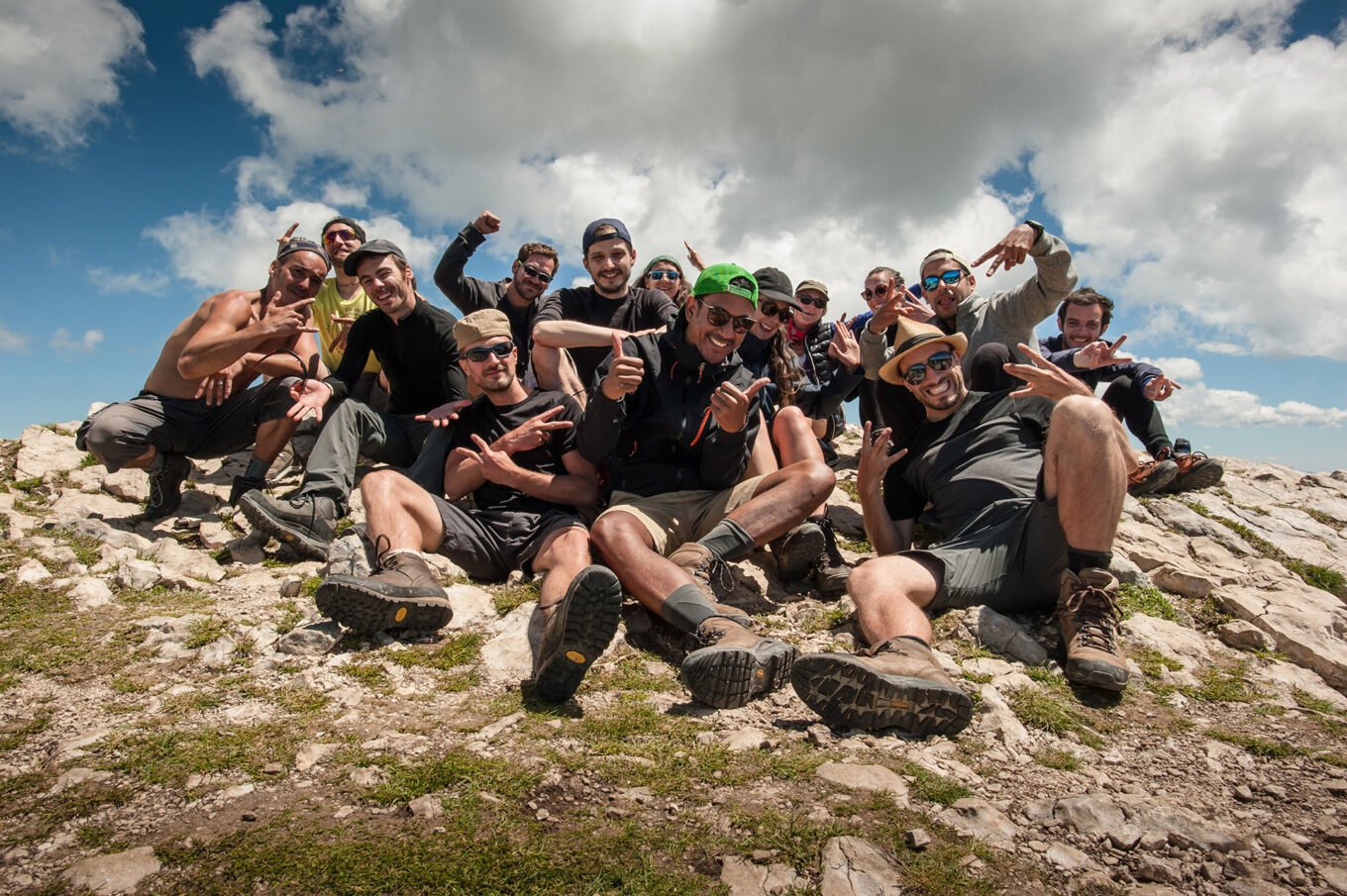 Randonnée Grande Traversée du Vercors - Photo de groupe en randonnée au sommet du Grand Veymont