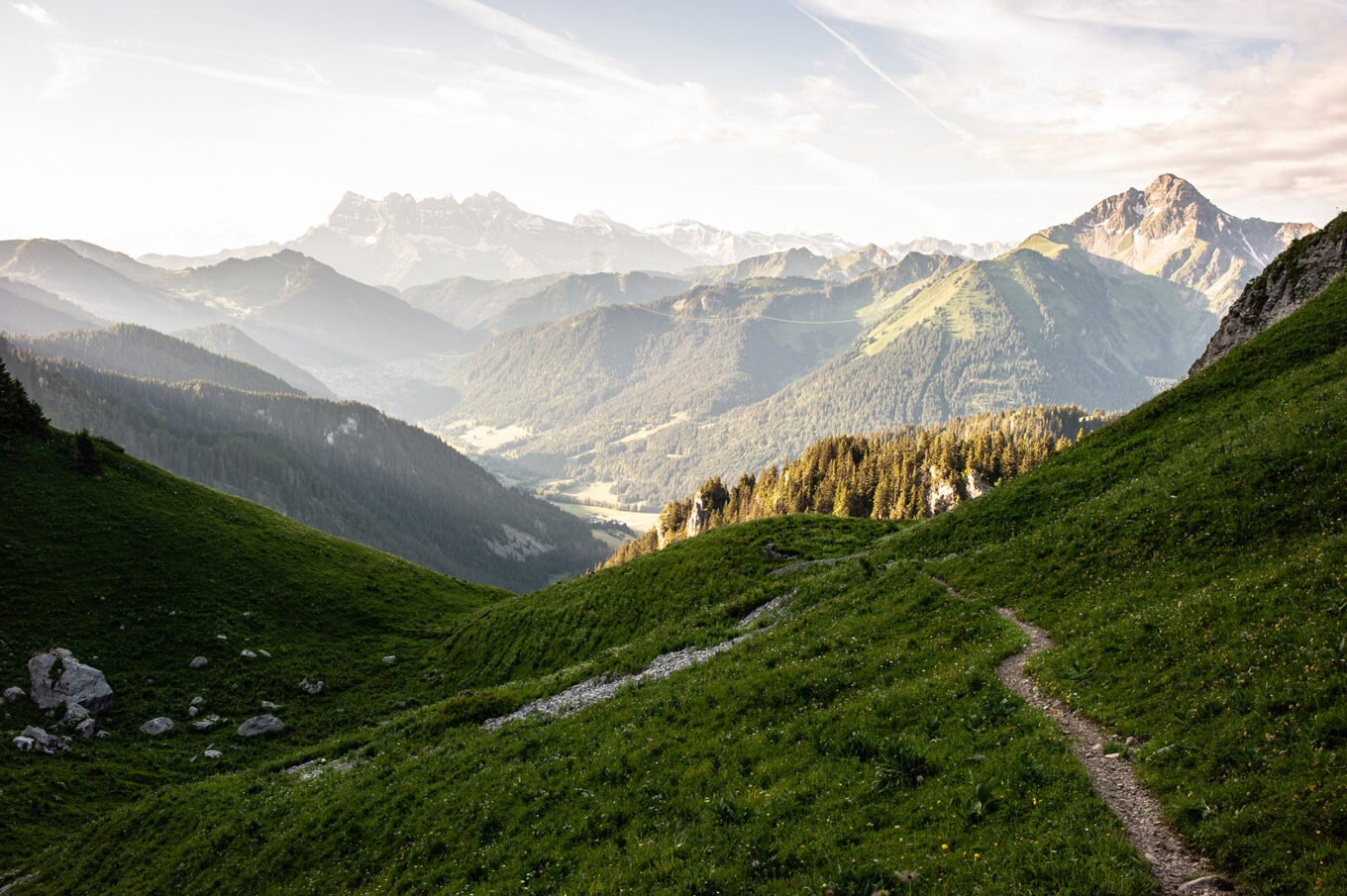 Randonnée GTA / GR5 Grande Traversée des Alpes - Descente du Pas de la Bosse vers La Chapelle-d'Abondance, Chablais