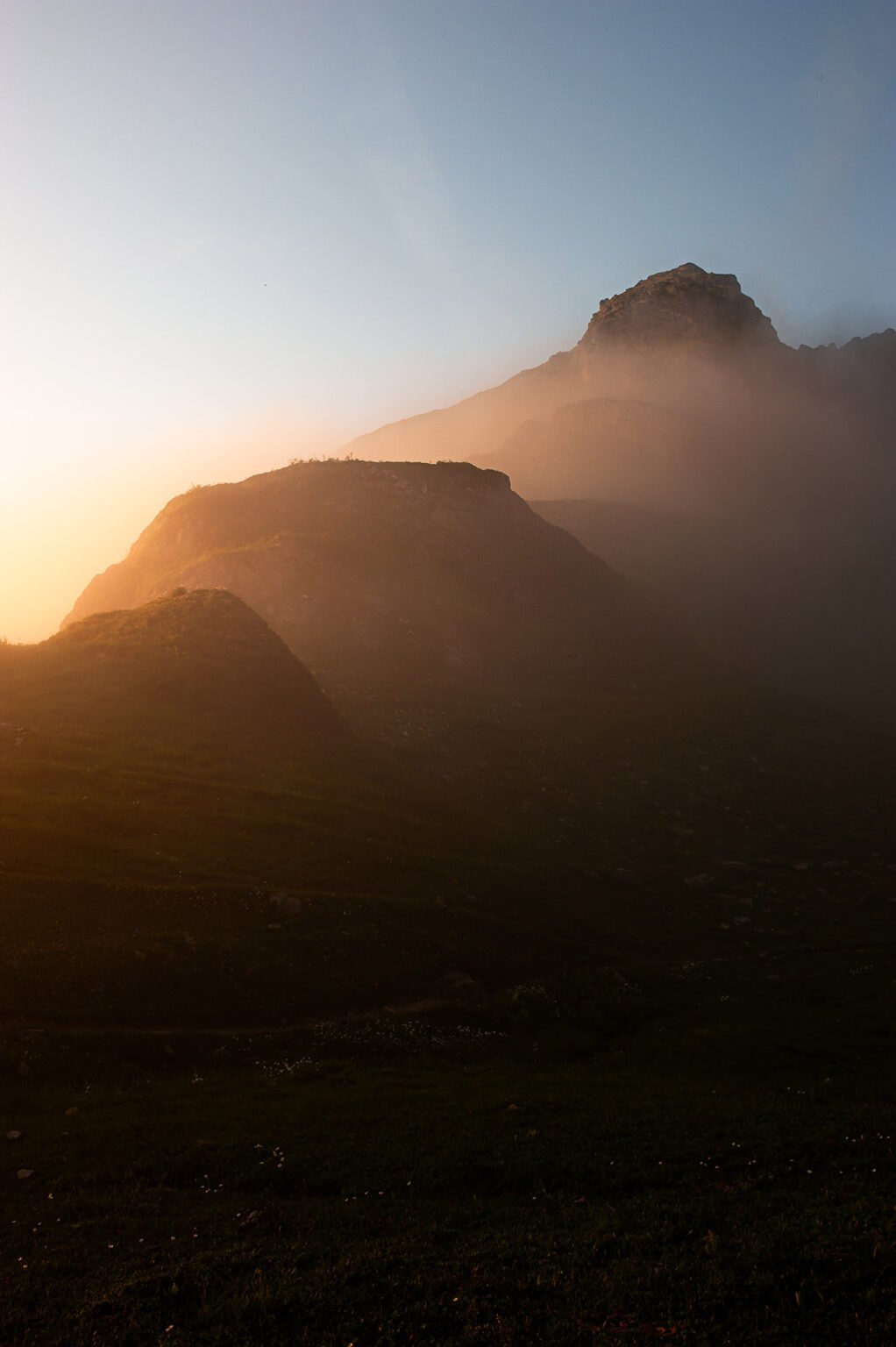 Randonnée GTA / GR5 Grande Traversée des Alpes - Coucher de soleil au-dessus du Lac d'Amour, Beaufortain