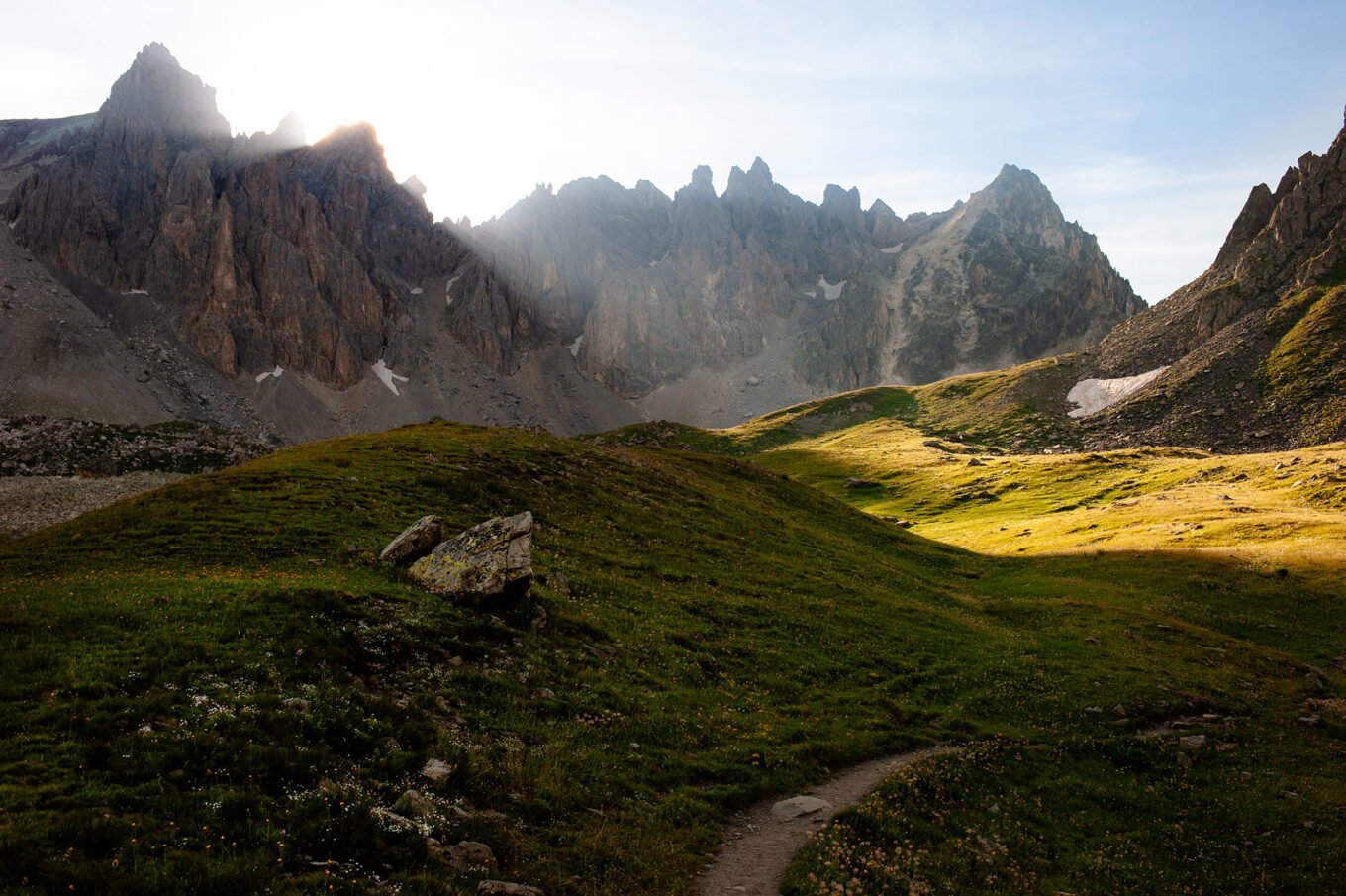 Randonnée GTA / GR5 Grande Traversée des Alpes - Passage au pied des Cerces dans la haute vallée de la Clarée