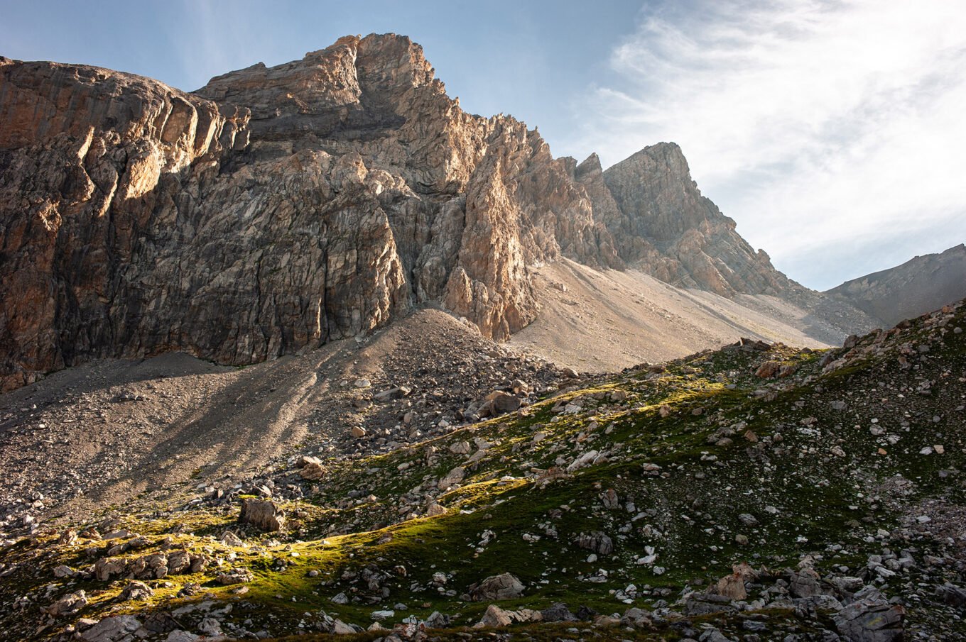 Randonnée GTA / GR5 Grande Traversée des Alpes - Montée du vallon de Plate Lombarde vers le Col du Vallonnet, haute Ubaye