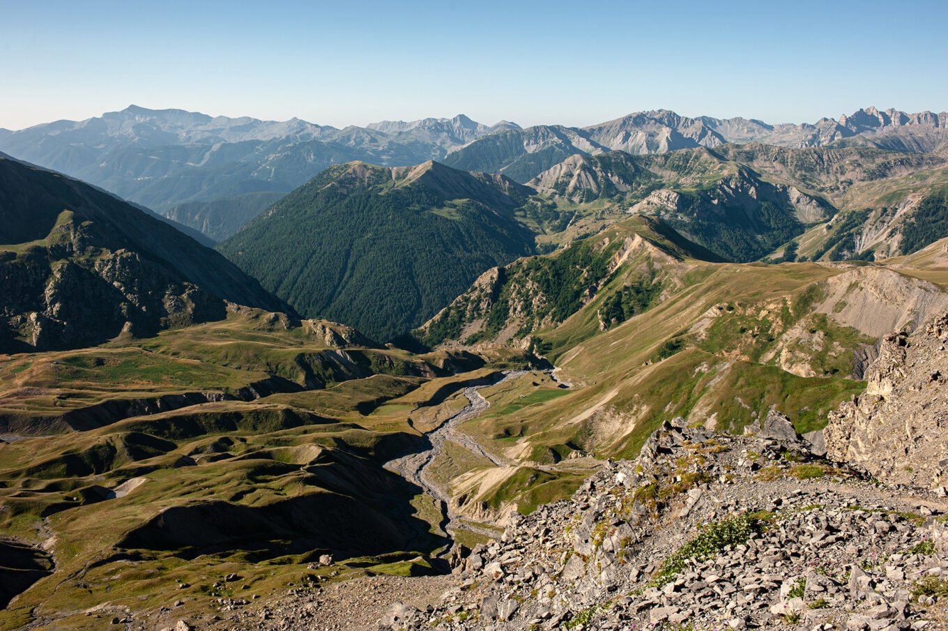 Randonnée GTA / GR5 Grande Traversée des Alpes - Descente vers le vallon de Salse Morene depuis le Pas de la Cavale, Mercantour