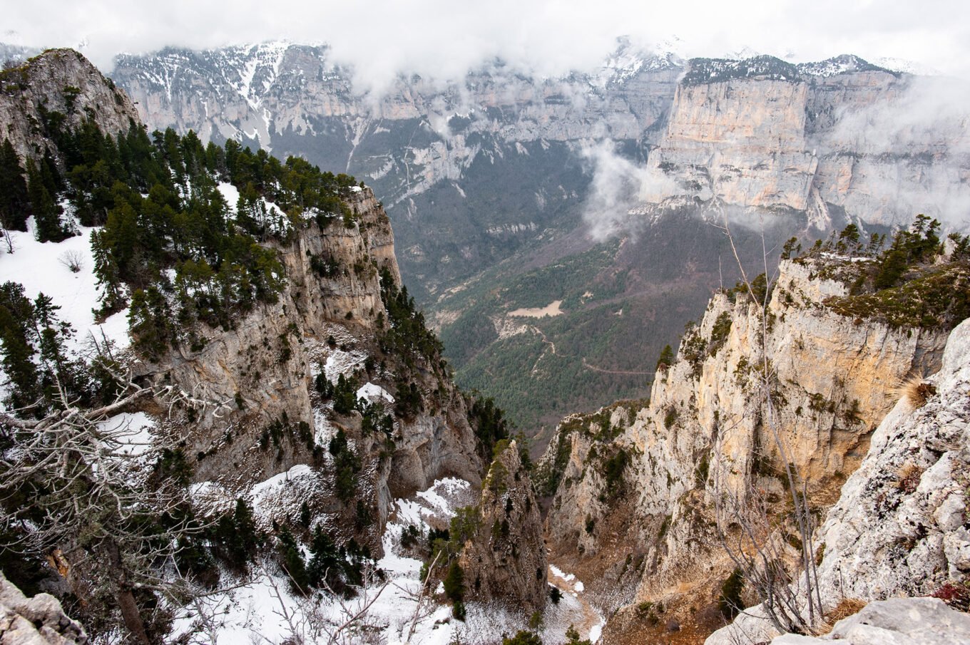 Randonnées d'hiver dans le Vercors et le Diois - Les falaises du Cirque d'Archiane