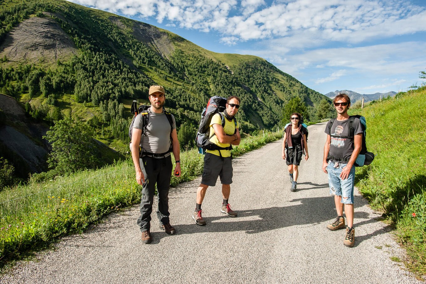 Randonnée itinérante sur le plateau d'Emparis et le parc des Écrins - Photo de groupe au départ de la randonnée