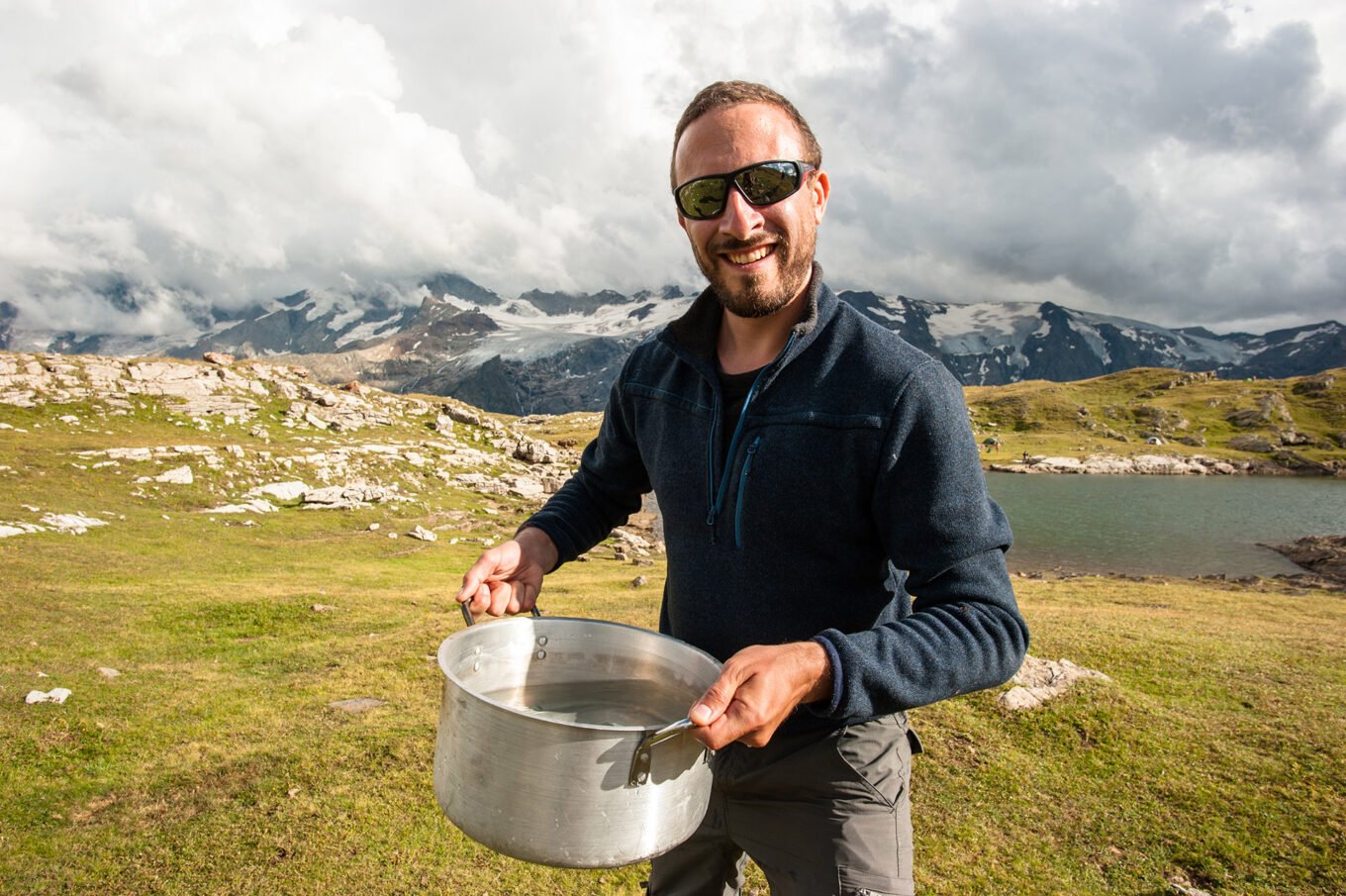 Randonnée itinérante sur le plateau d'Emparis et le parc des Écrins - La marmite du bivouac au lac Noir