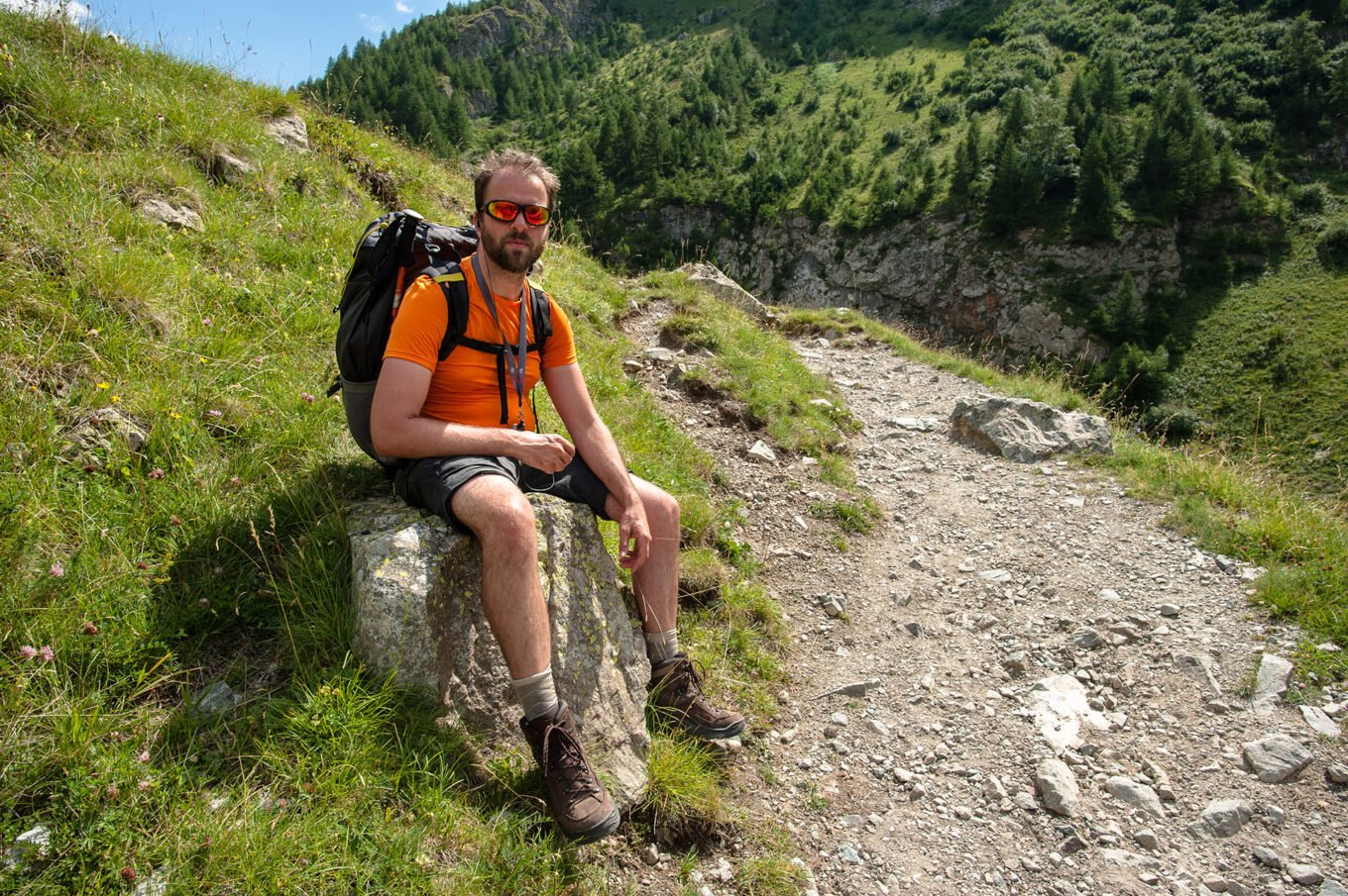 Randonnée itinérante sur le plateau d'Emparis et le parc des Écrins - La montée en direction de l’alpe de Villar-d’Arêne