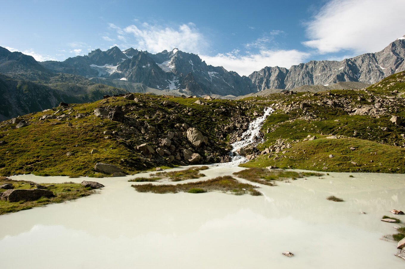 Randonnée itinérante sur le plateau d'Emparis et le parc des Écrins - Les lacs laiteux du col d’Arsine et la Montagne des Agneaux dans les Écrins