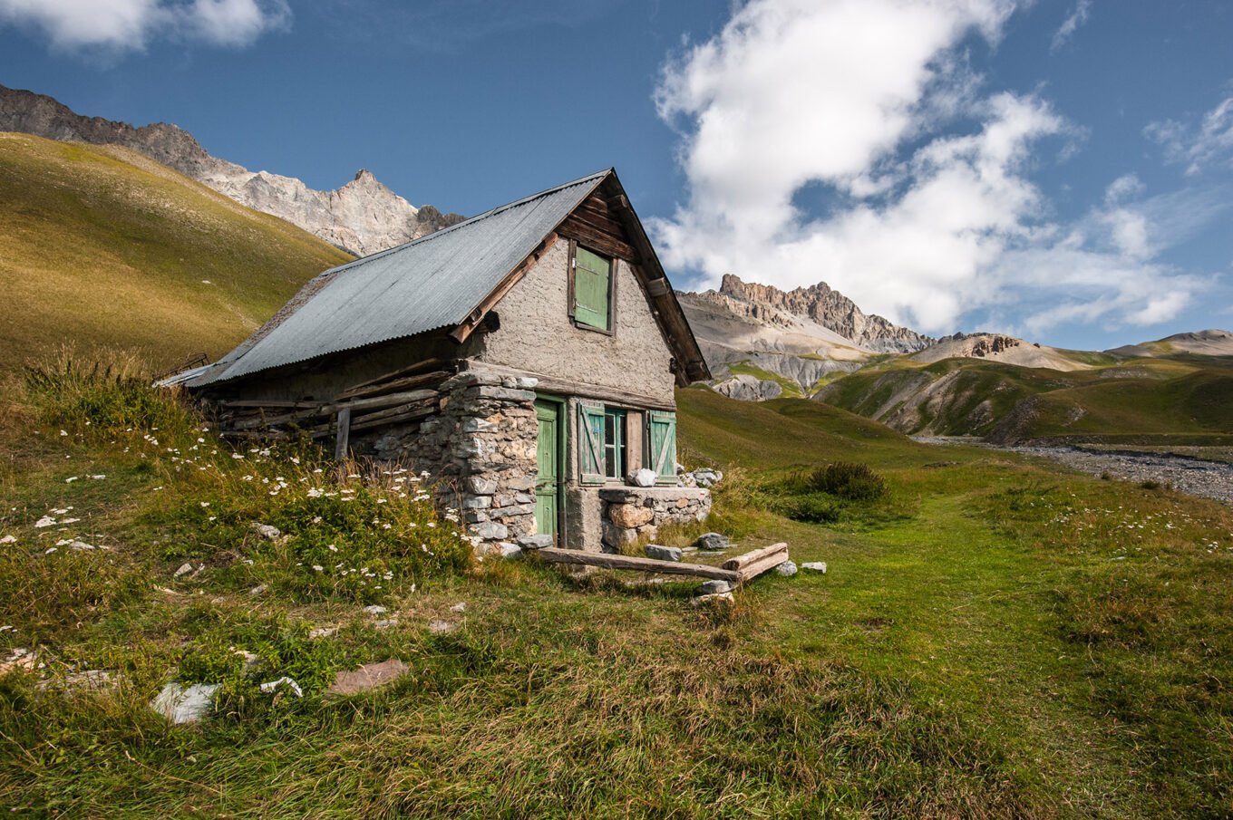 Randonnée aux Lacs de Morgon dans le Parc National du Mercantour - Cabane le long du GR5 – GR56 (tour de l’Ubaye) au pied du Col des Fourches