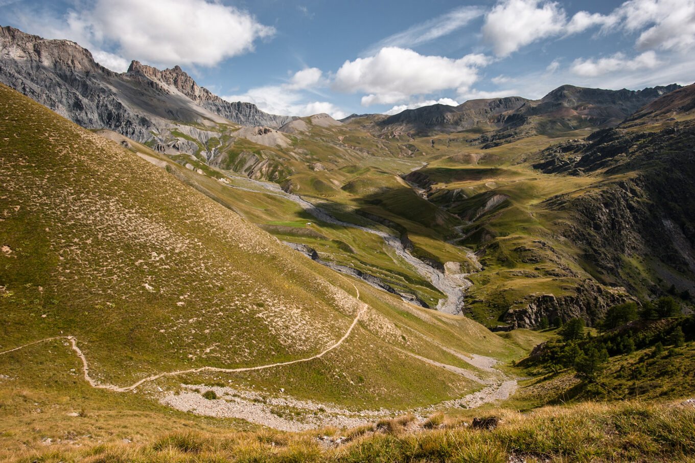 Randonnée aux Lacs de Morgon dans le Parc National du Mercantour - Panorama sur le Salso Moréno depuis le Col des Fourches dans le Mercantour