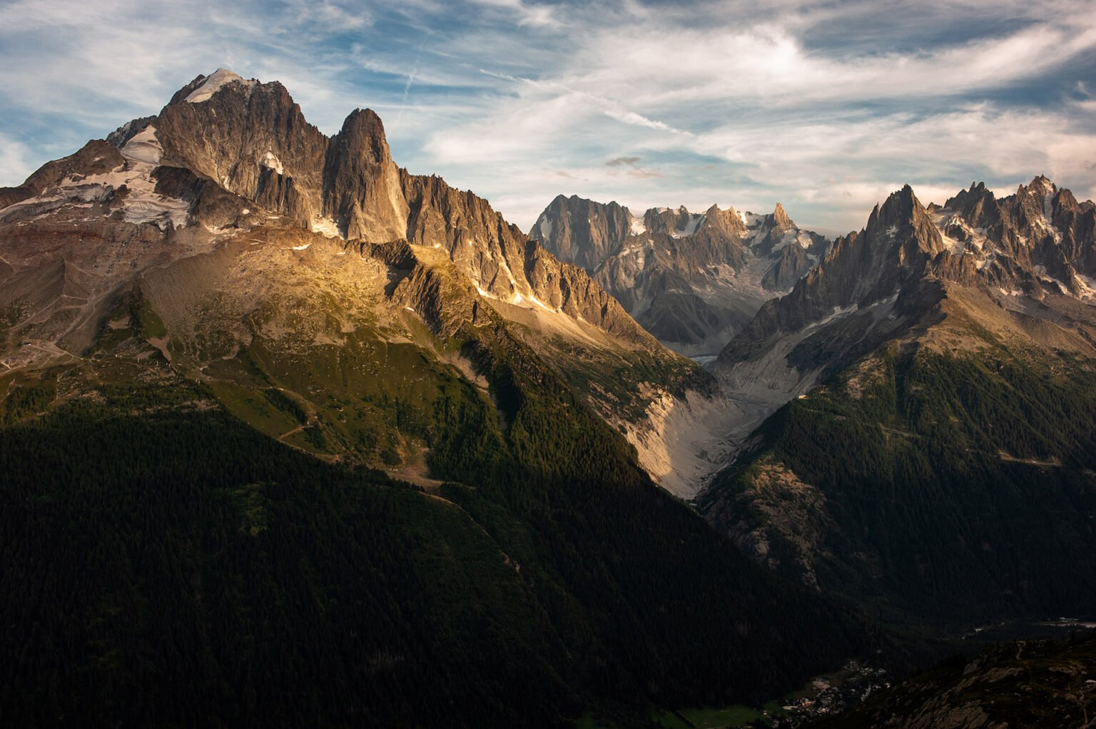 Randonnée itinérante - Sixt, Bout du Monde, lac d'Anterne et Tour des Aiguilles Rouges - Coucher de soleil face au massif du Mont-Blanc