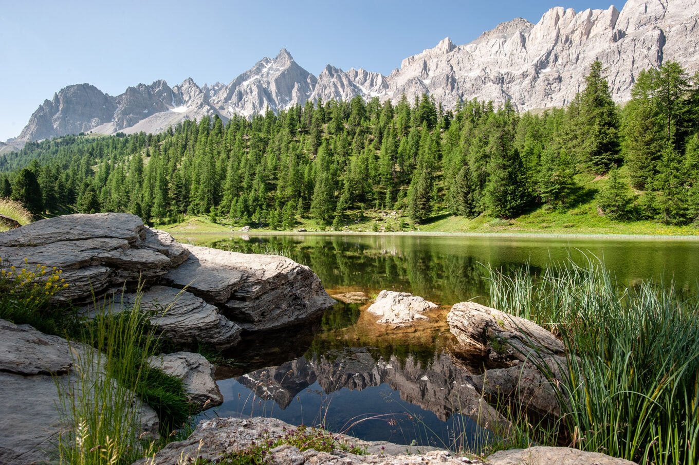 Randonnée Tour du Queyras par l'Ubaye en 9 jours - Les Pics de la Font Sancte se reflétant sur le Lac Miroir (le bien nommé)