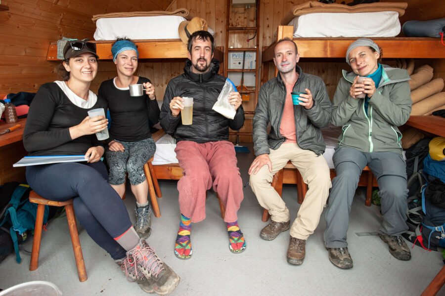 Randonnée Tour du Queyras par l'Ubaye en 9 jours - L’heure de l’apéro au bivouac Enrico Olivero