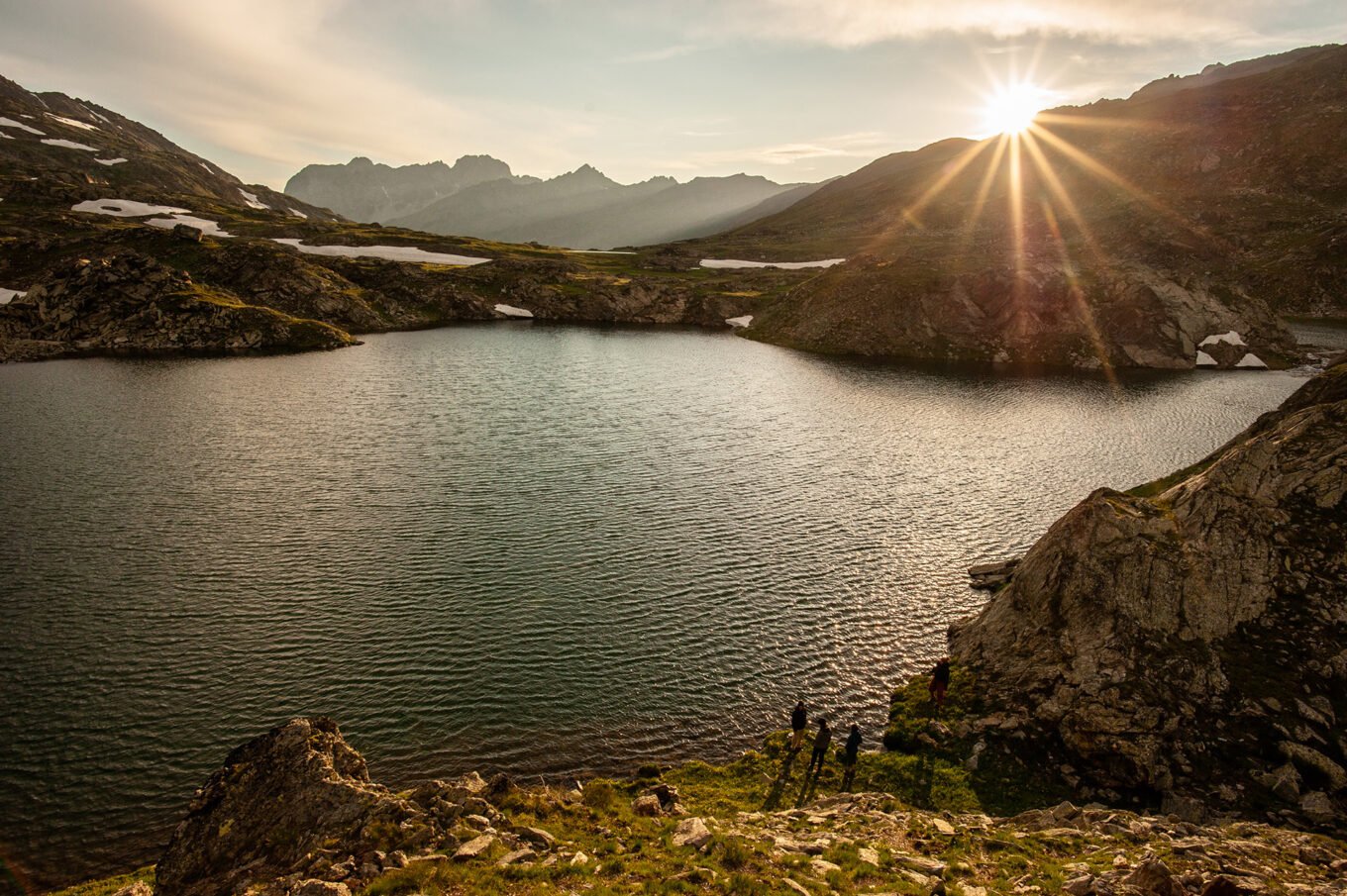 Randonnée Tour du Queyras par l'Ubaye en 9 jours - Les Lacs de Longet au coucher du soleil