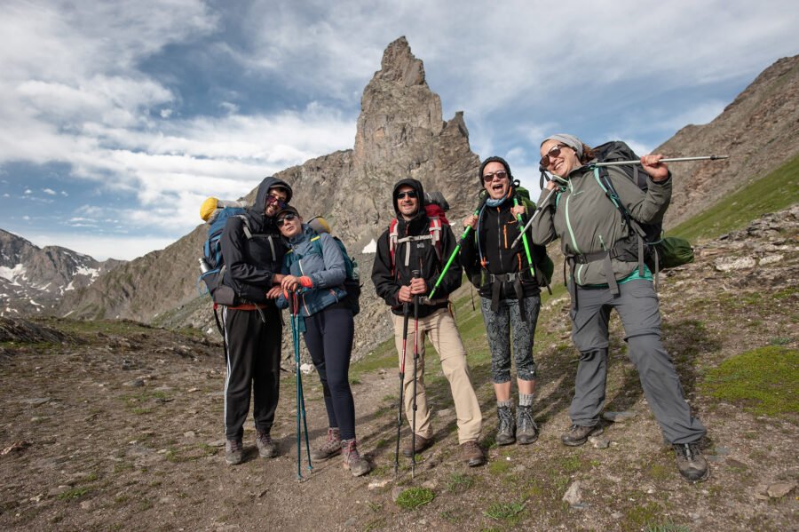 Randonnée Tour du Queyras par l'Ubaye en 9 jours - Notre team rando au pied de la Tête des Toillies