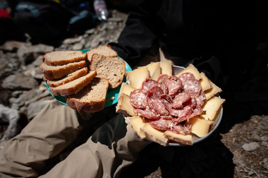 Randonnée Tour du Queyras par l'Ubaye en 9 jours - Le déjeuner gastronomique en haute montagne