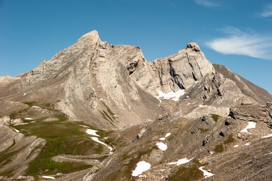 Randonnée Tour du Queyras par l'Ubaye en 9 jours - Vue du Pain de Sucre et du col Agnel