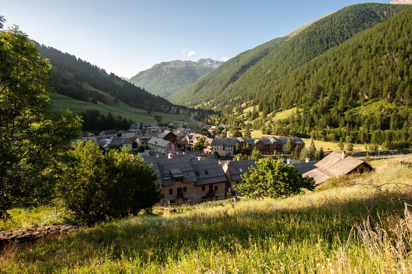 Randonnée Tour du Queyras par l'Ubaye en 9 jours - Abriès au petit matin