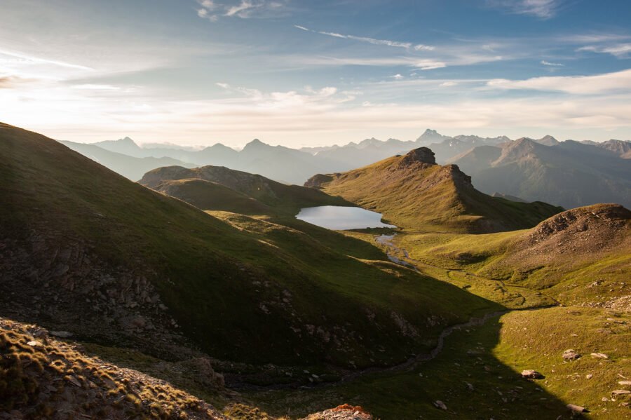 Randonnée Tour du Queyras par l'Ubaye en 9 jours - Lever de soleil sur le lac Mézan