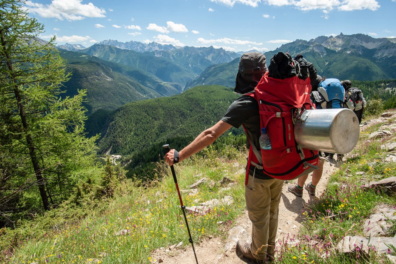 Randonnée Tour du Queyras par l'Ubaye en 9 jours - Vue panoramique sur la vallée centrale du Queyras