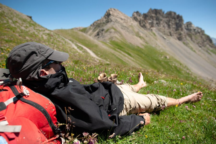 Randonnée Tour du Queyras par l'Ubaye en 9 jours - Sieste digestion en rando