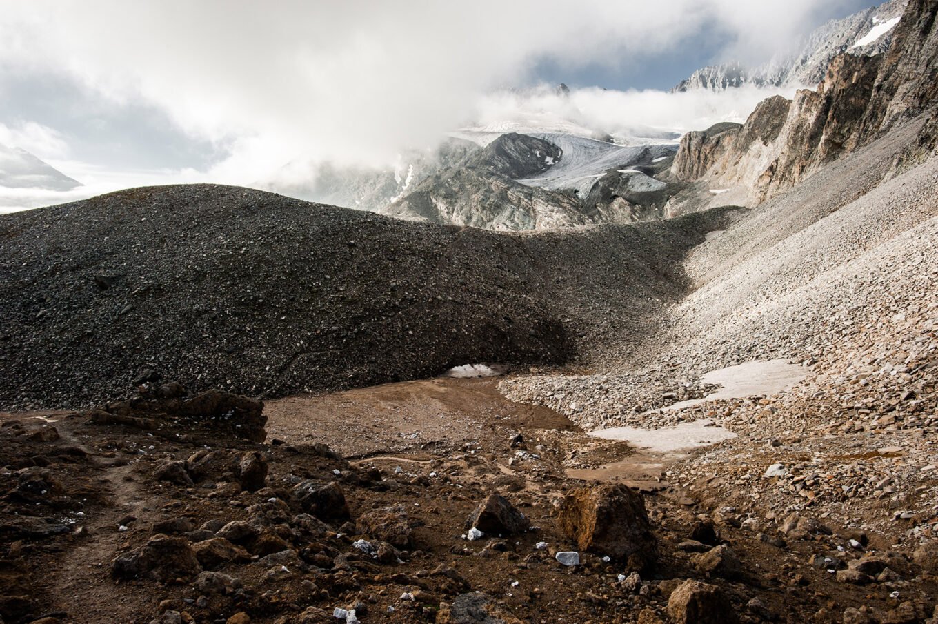 Randonnée itinérante traversée des la Vanoise en 6 jours - L’arrivée au Col du Soufre laisse entrevoir les premiers versants du Glacier de Gebroulaz