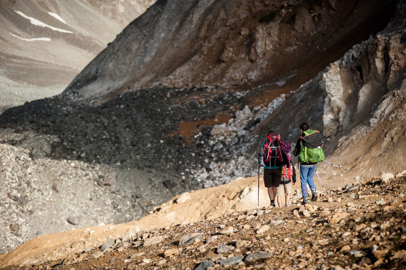 Randonnée itinérante traversée des la Vanoise en 6 jours - Descente du col du Soufre le long du Glacier de Gebroulaz