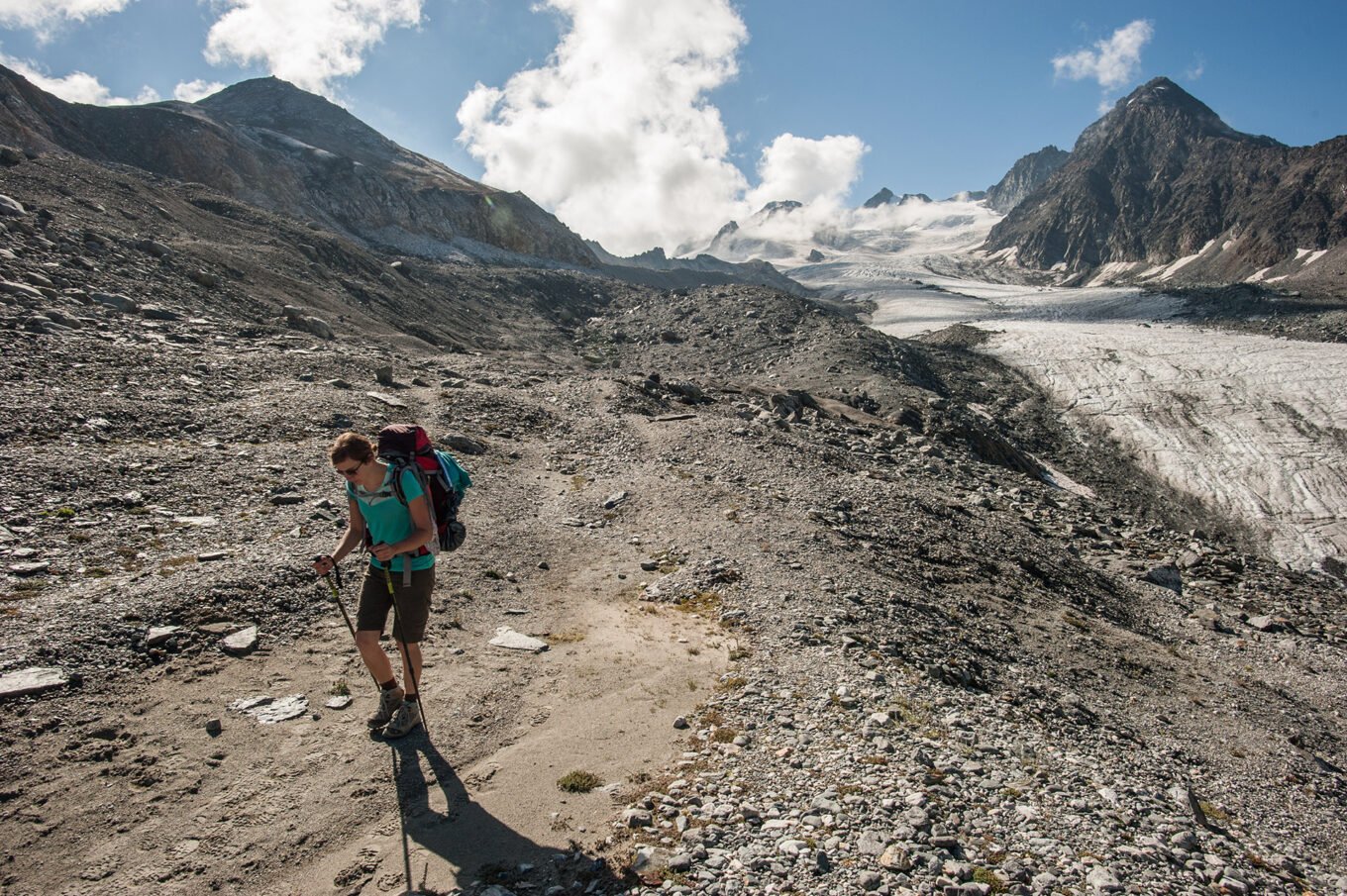 Randonnée itinérante traversée des la Vanoise en 6 jours - Descente du col du Soufre le long du Glacier de Gebroulaz