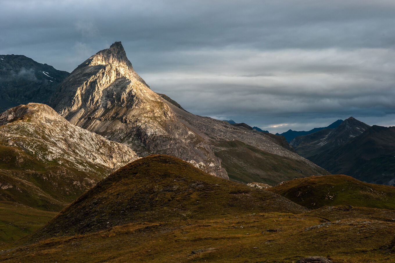 Randonnée itinérante traversée des la Vanoise en 6 jours - Petite éclaircie matinale au refuge du Col du Palet